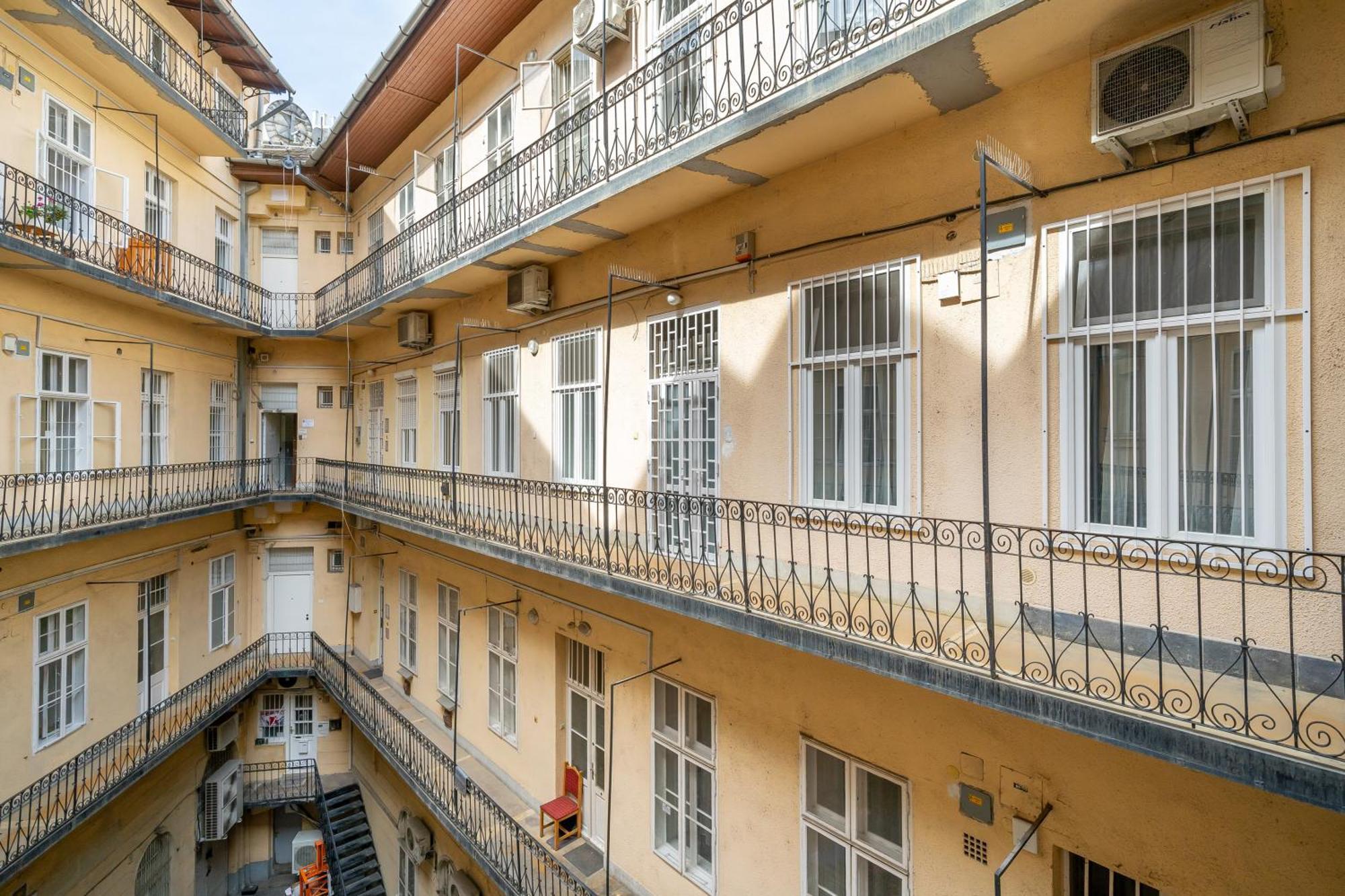 Oktogon Four Residence Budapest Ngoại thất bức ảnh